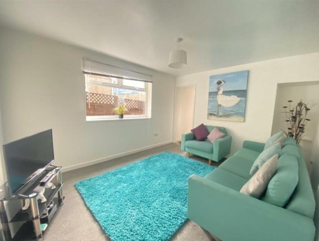 Work & Relax - 3 Bedroom House With Off-road Parking Holiday home *