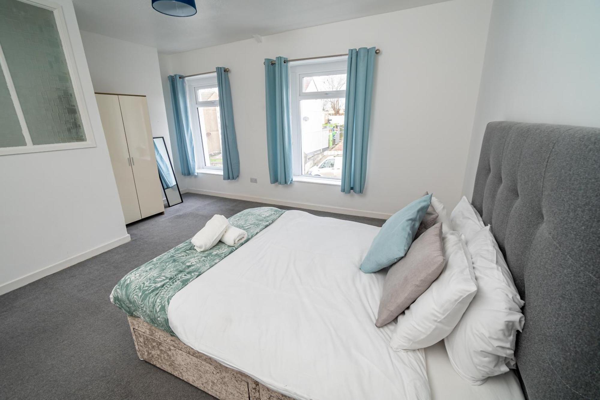 Work & Relax - 3 Bedroom House With Off-road Parking Holiday home