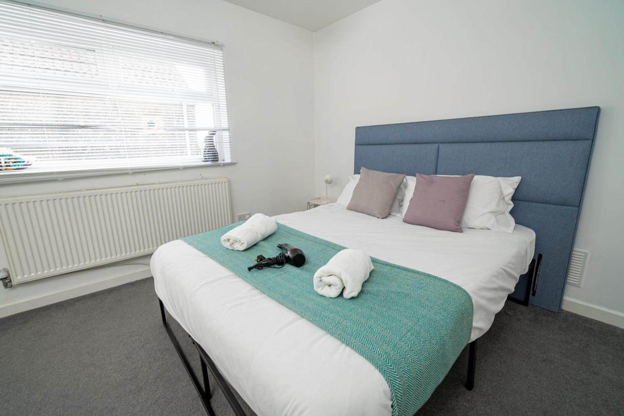 Work & Relax - 3 Bedroom House With Off-road Parking * Swansea