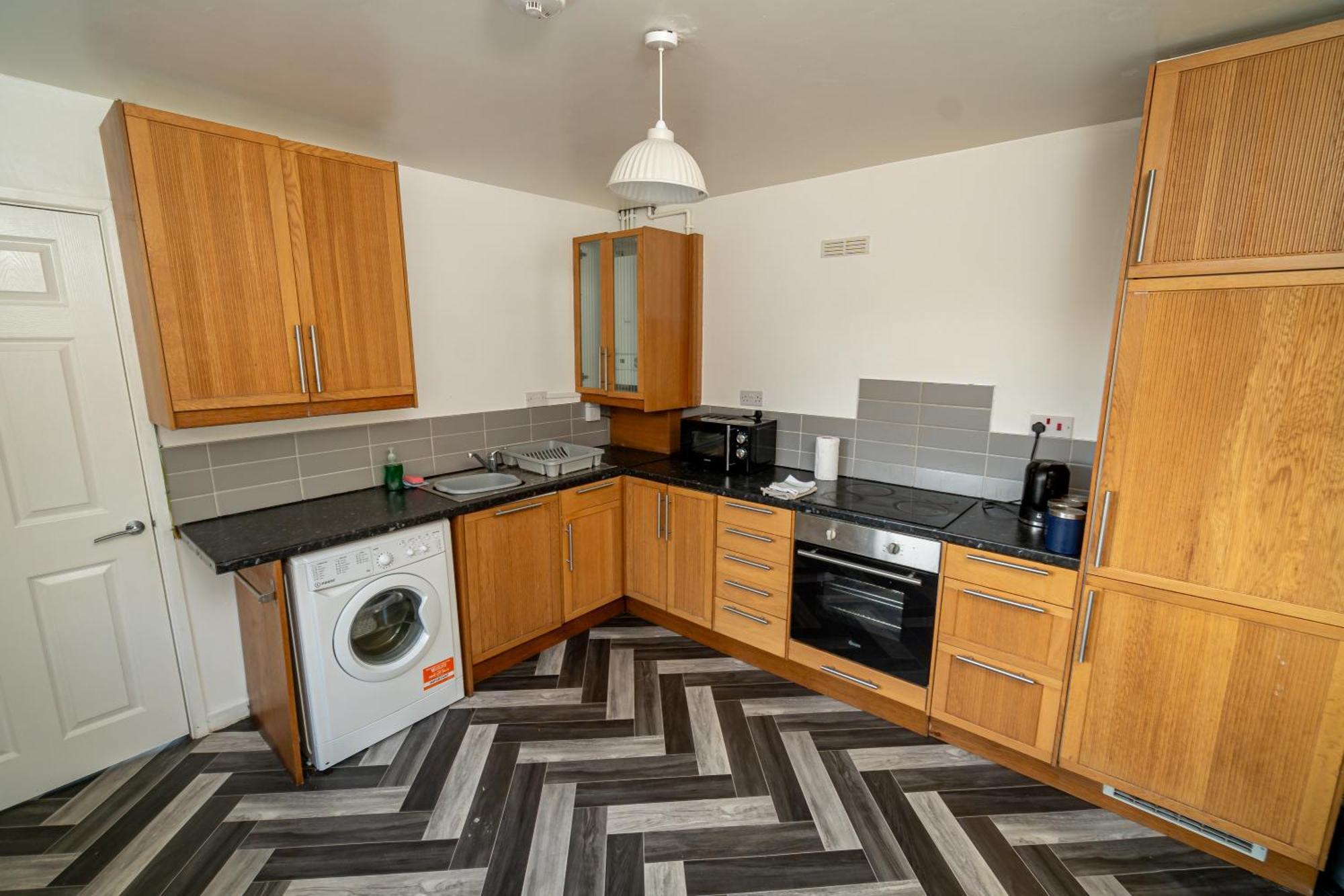 Work & Relax - 3 Bedroom House With Off-road Parking Holiday home Swansea